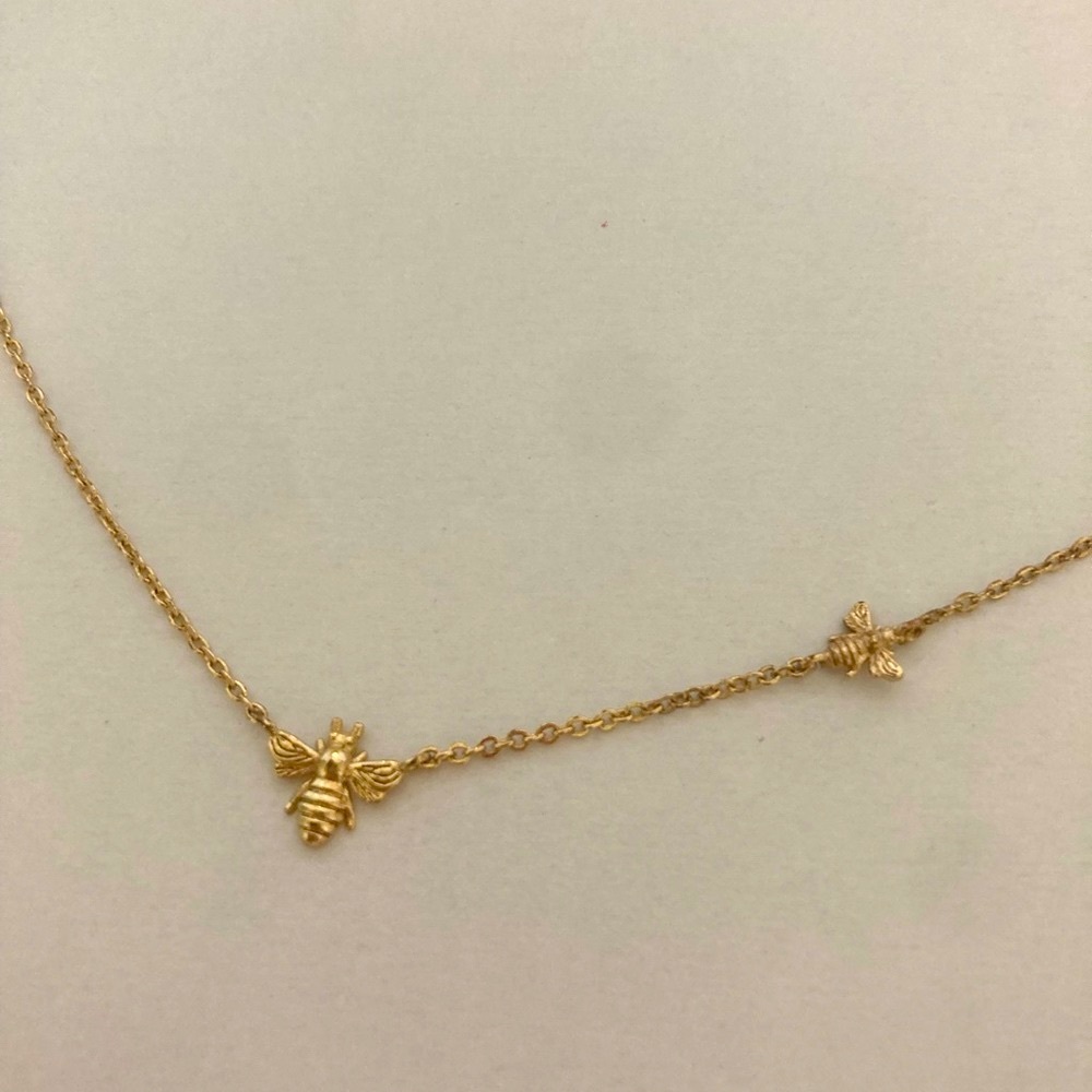 Francesca’s Mama and baby bee necklace